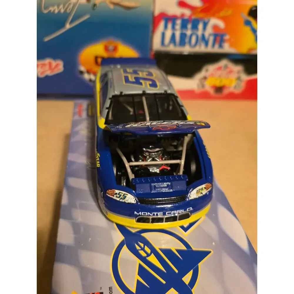 Action kenny wallace